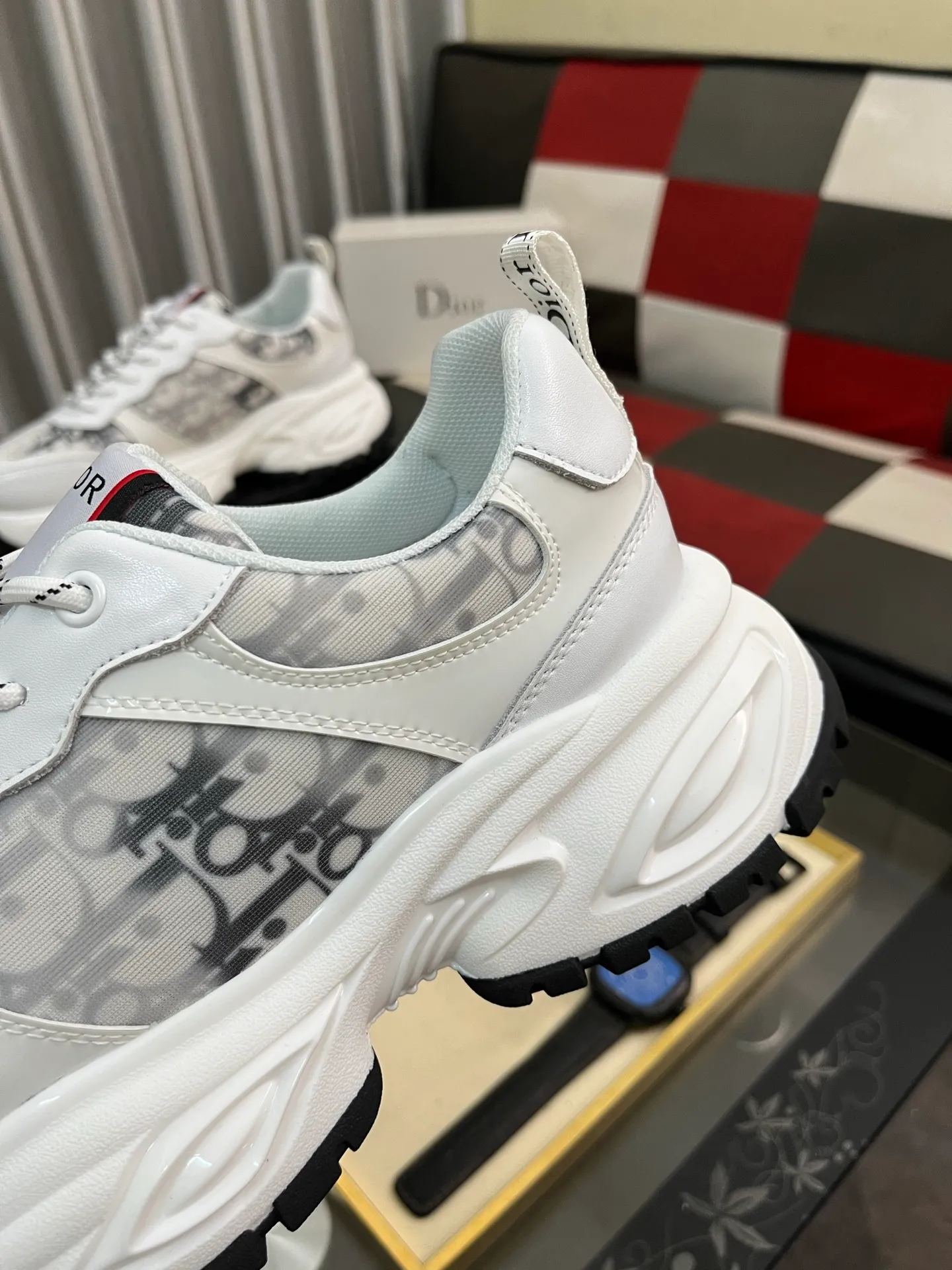 Men's men's shoes 💰458⌚️⌚️Dior's new 🆕low-cut casual sneakers, made of breathable mesh, with brand signature details on the shoe collar to enhance style. Fashionable and versatile, it can complement any look. With a sophisticated design that is both dynamic and modern, this new must-have shoe adds a new dimension to Dior's legacy, displaying modern elegance. Men's shoes 38-44 2️⃣ colors available